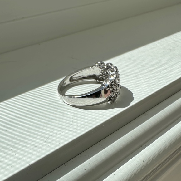 New 10KT White Gold Diamond Ring - Picture 3 of 9